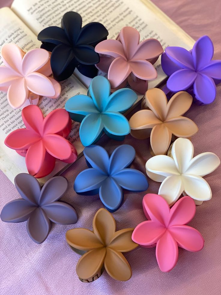 flower shape clutchers
