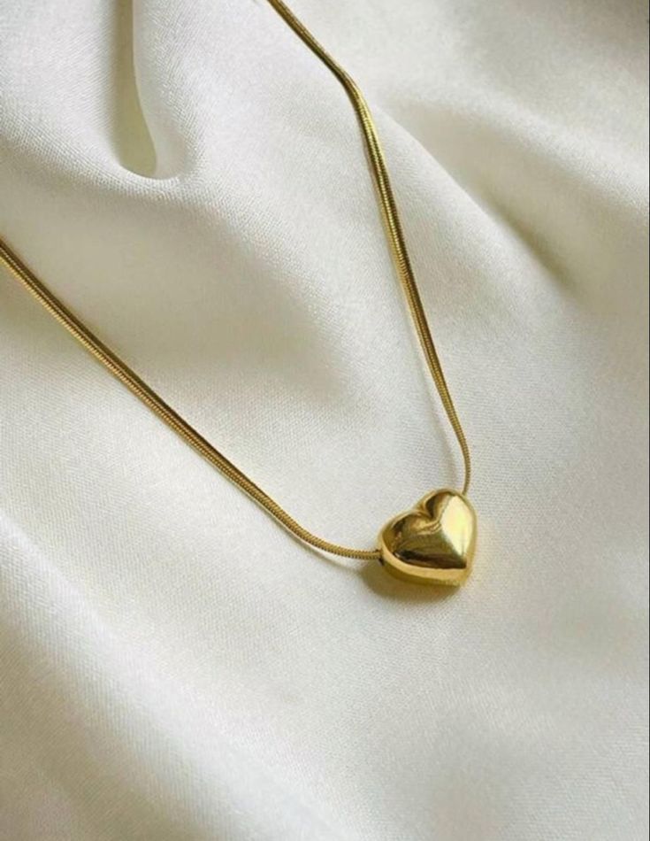NecHeart Shape Golden Necklaceklace